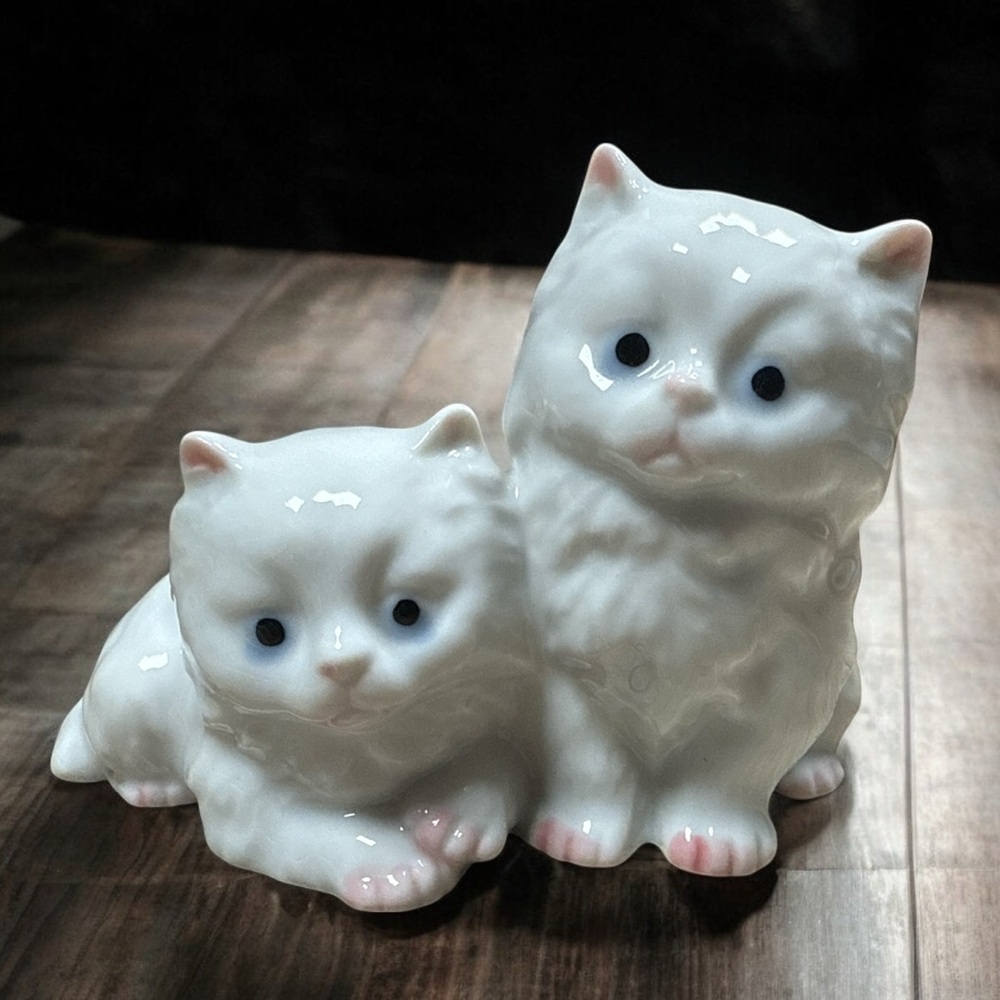 Otagiri Hand Painted Ceramic Two Cat Figurine